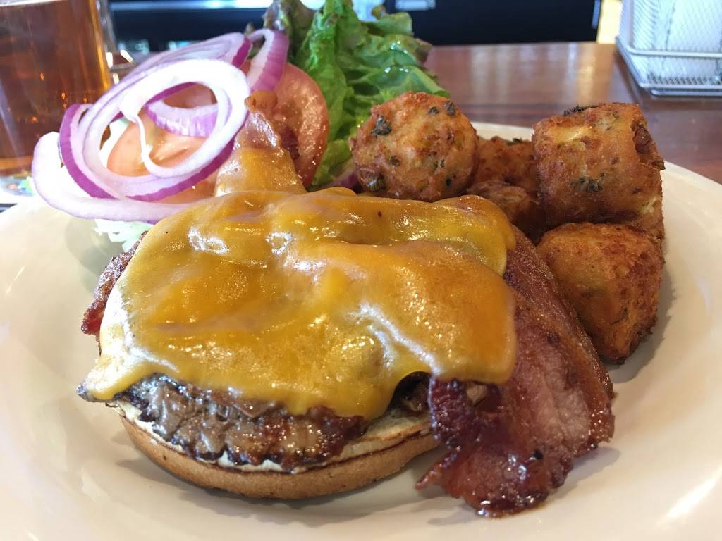 Selby Ave Bar and Grill | restaurant | 1575 Selby Ave, St Paul, MN 55104, USA | 6516900197 OR +1 651-690-0197