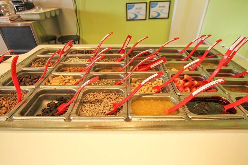 Top It Frozen Yogurt Cafe | cafe | 110 Lincoln Hwy, Fairless Hills, PA 19030, USA | 2154867685 OR +1 215-486-7685