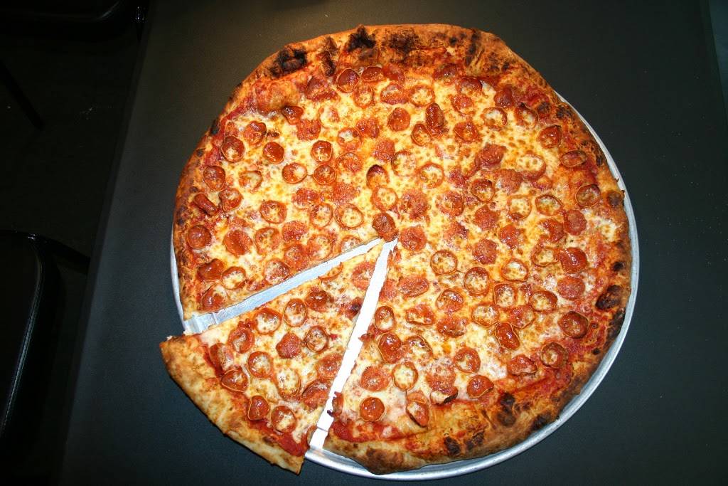 Hunners Pizza & Restaurant | restaurant | 811 Station St, Sturgeon, PA 15082, USA | 7249269636 OR +1 724-926-9636