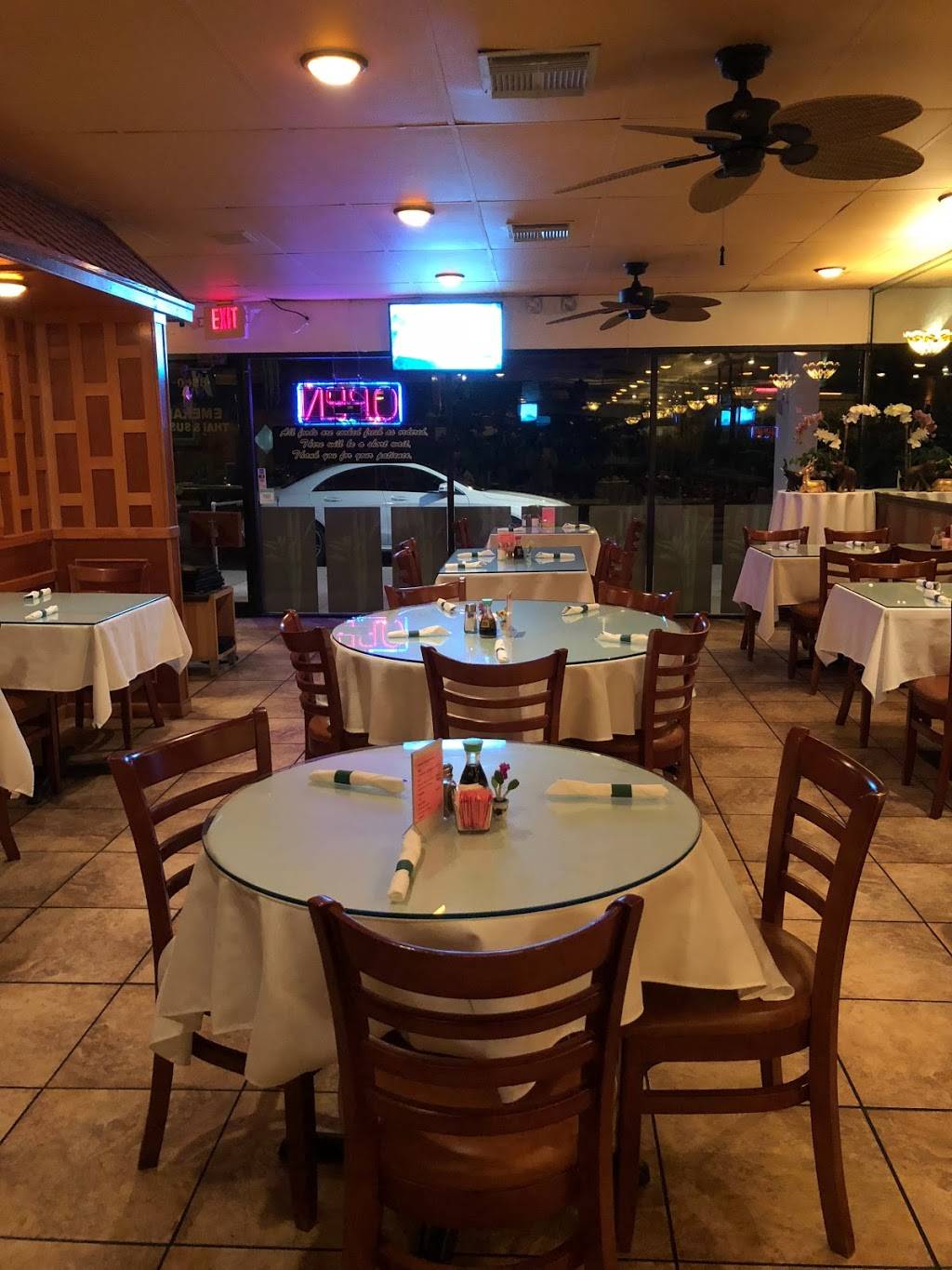 Emerald Thai Restaurant | restaurant | 8500 W State Rd 84, Davie, FL 33324, USA | 9544743769 OR +1 954-474-3769