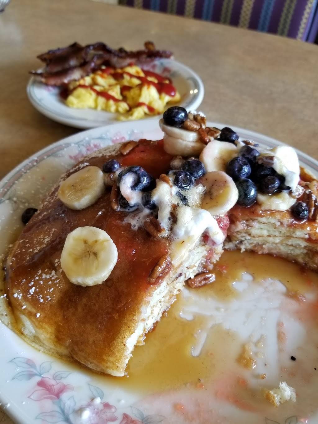 Family Pancake House Kitsap Way | restaurant | 3900 Kitsap Way, Bremerton, WA 98312, USA | 3604792422 OR +1 360-479-2422