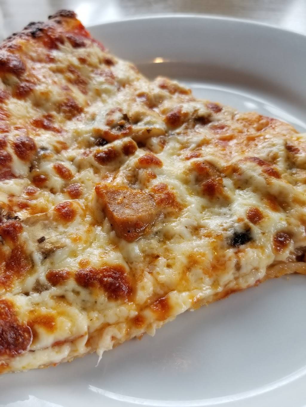 Lakefield Restaurant | restaurant | 107 Queen St, Lakefield, ON K0L 2H0, Canada | 7056521119 OR +1 705-652-1119