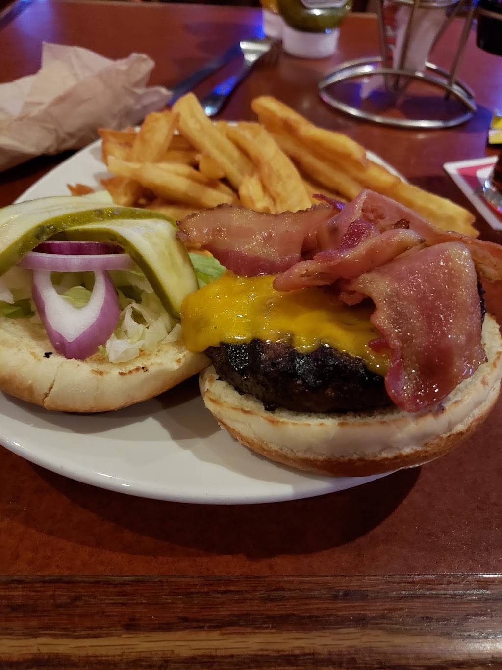 St. Louis Bar & Grill | restaurant | 23580 Woodbine Ave, Keswick, ON L4P 0E2, Canada | 9054761333 OR +1 905-476-1333