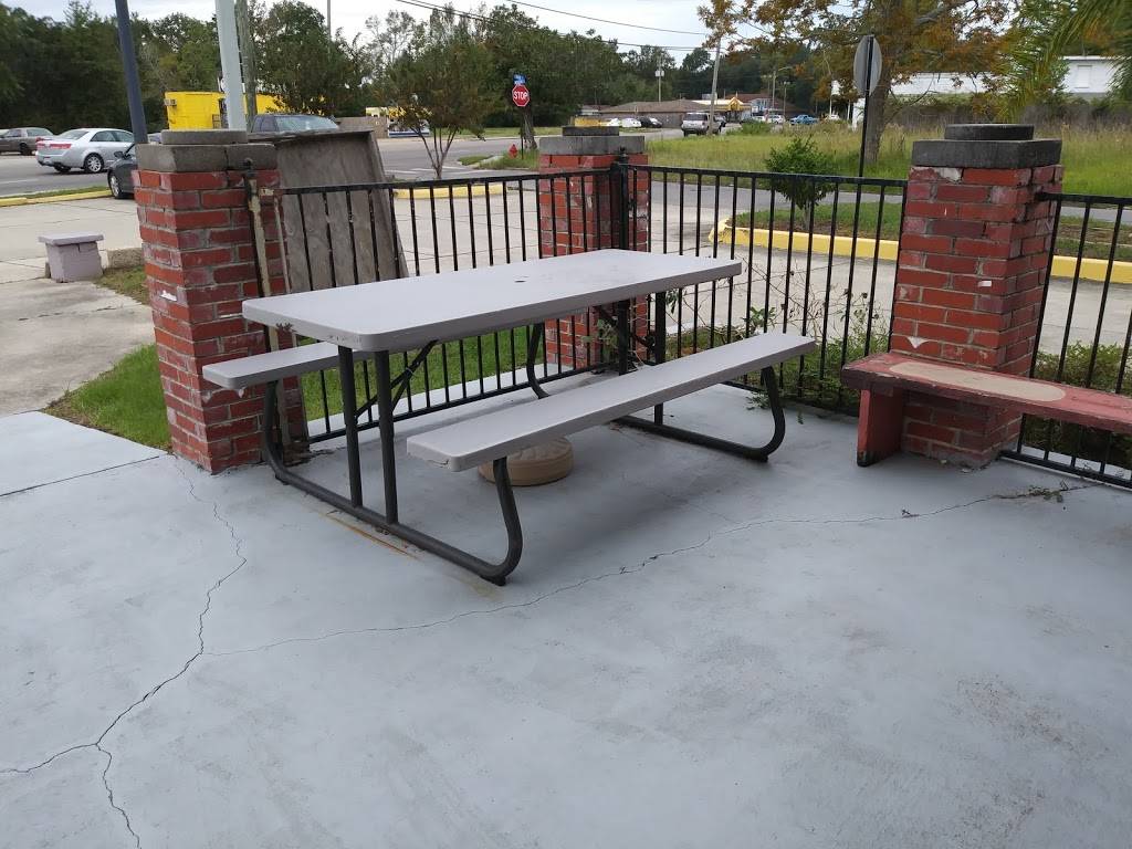 Dubs | restaurant | 3740 Main St, Moss Point, MS 39563, USA | 2284748004 OR +1 228-474-8004