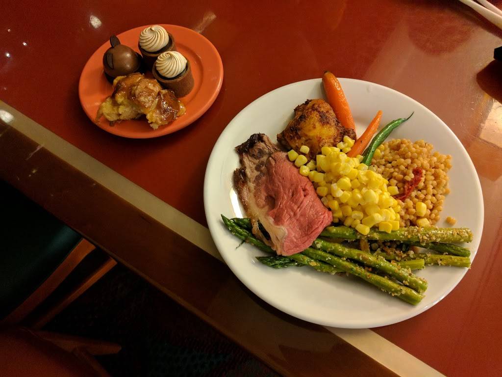 Chef Mickeys | restaurant | 4600 World Dr, Orlando, FL 32830, USA | 4079393463 OR +1 407-939-3463