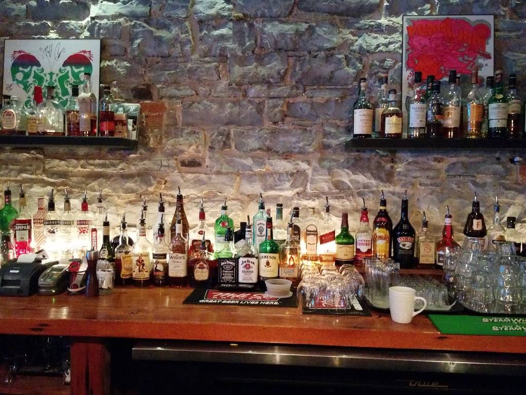 Red House | restaurant | 369 King St E, Kingston, ON K7K 2Y1, Canada | 6137672558 OR +1 613-767-2558