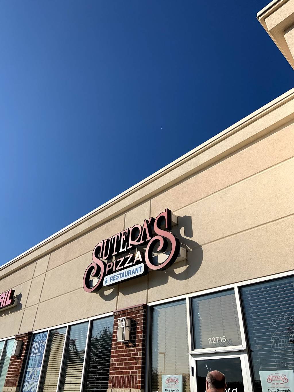 Suteras Italian Restaurant, Pizza & Catering | restaurant | 22716 Midland Dr, Shawnee, KS 66226, USA | 9136673000 OR +1 913-667-3000