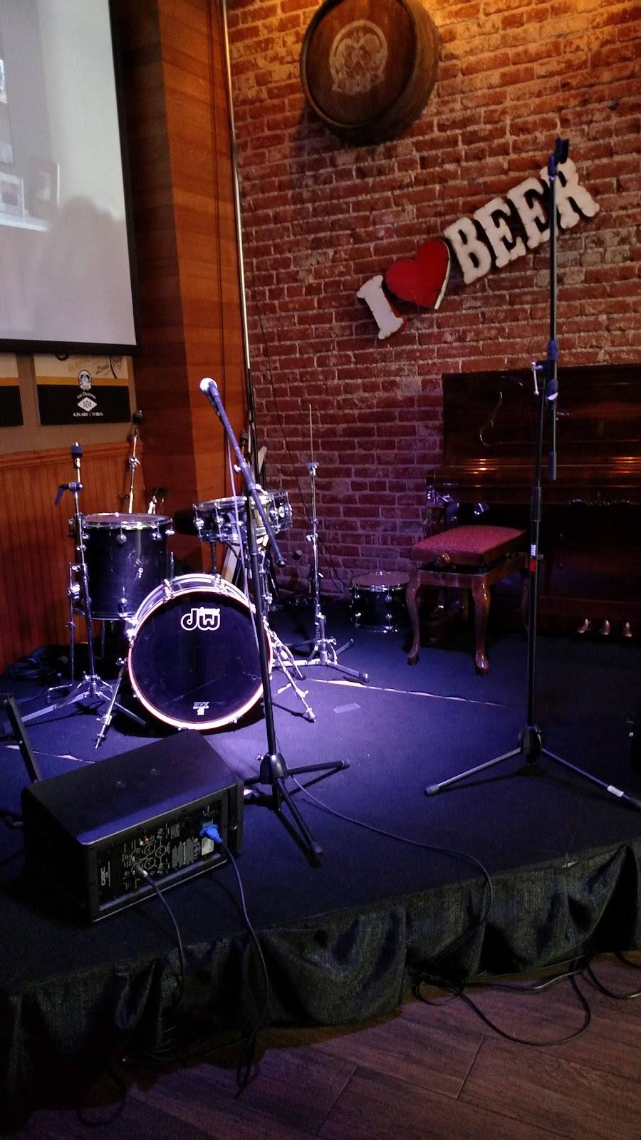 The Public House by Evans Brewing Co | restaurant | 138 W Commonwealth Ave, Fullerton, CA 92832, USA | 7148700039 OR +1 714-870-0039