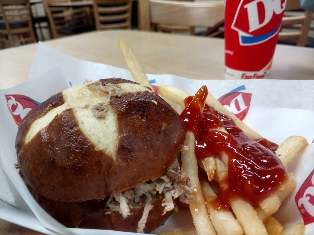 Dairy Queen Grill & Chill | restaurant | 915 W 4th St Ave, Holton, KS 66436, USA | 7853643110 OR +1 785-364-3110