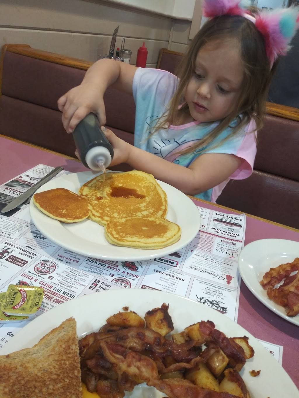 The Milk Bottle | restaurant | 785 Broadway, Raynham, MA 02767, USA | 5088226833 OR +1 508-822-6833