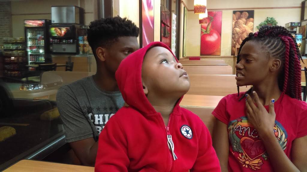 Subway | restaurant | 1307 W Glen Ave, Peoria, IL 61614, USA | 3096917999 OR +1 309-691-7999