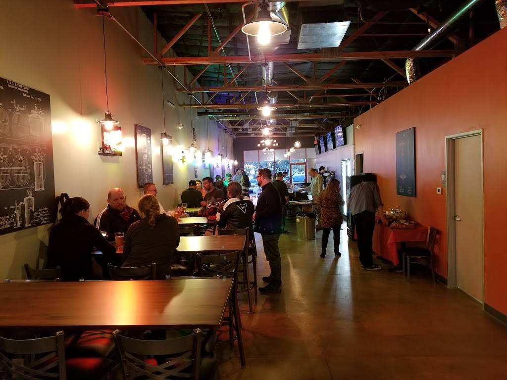 HOP Central Brewing Co and Taproom | restaurant | 5055 W Ray Rd #2, Chandler, AZ 85226, USA | 4802846320 OR +1 480-284-6320