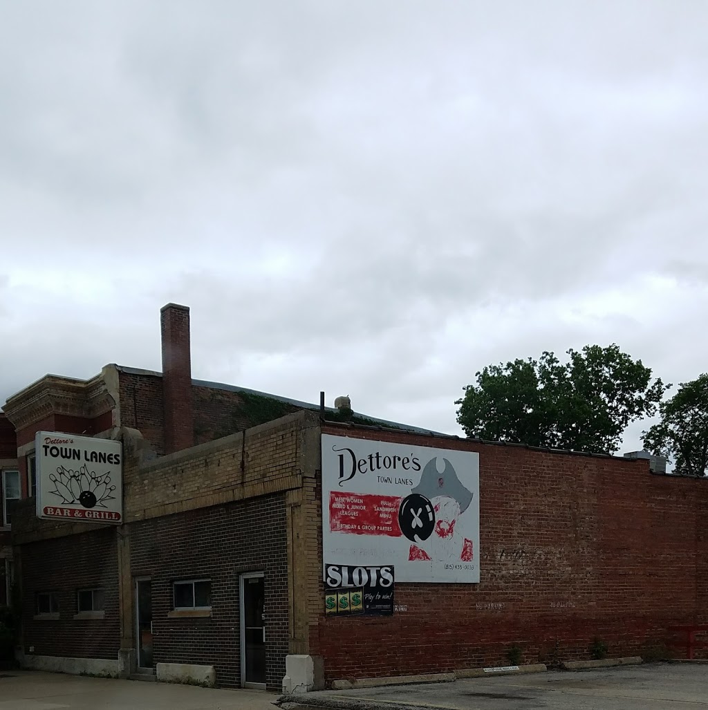 Dettores Town Lanes, Inc. | restaurant | 714 Columbus St, Ottawa, IL 61350, USA | 8154330033 OR +1 815-433-0033