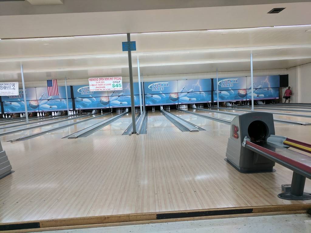 Del Mar Lanes | cafe | 3020 Mangum Rd, Houston, TX 77092, USA | 7136822506 OR +1 713-682-2506