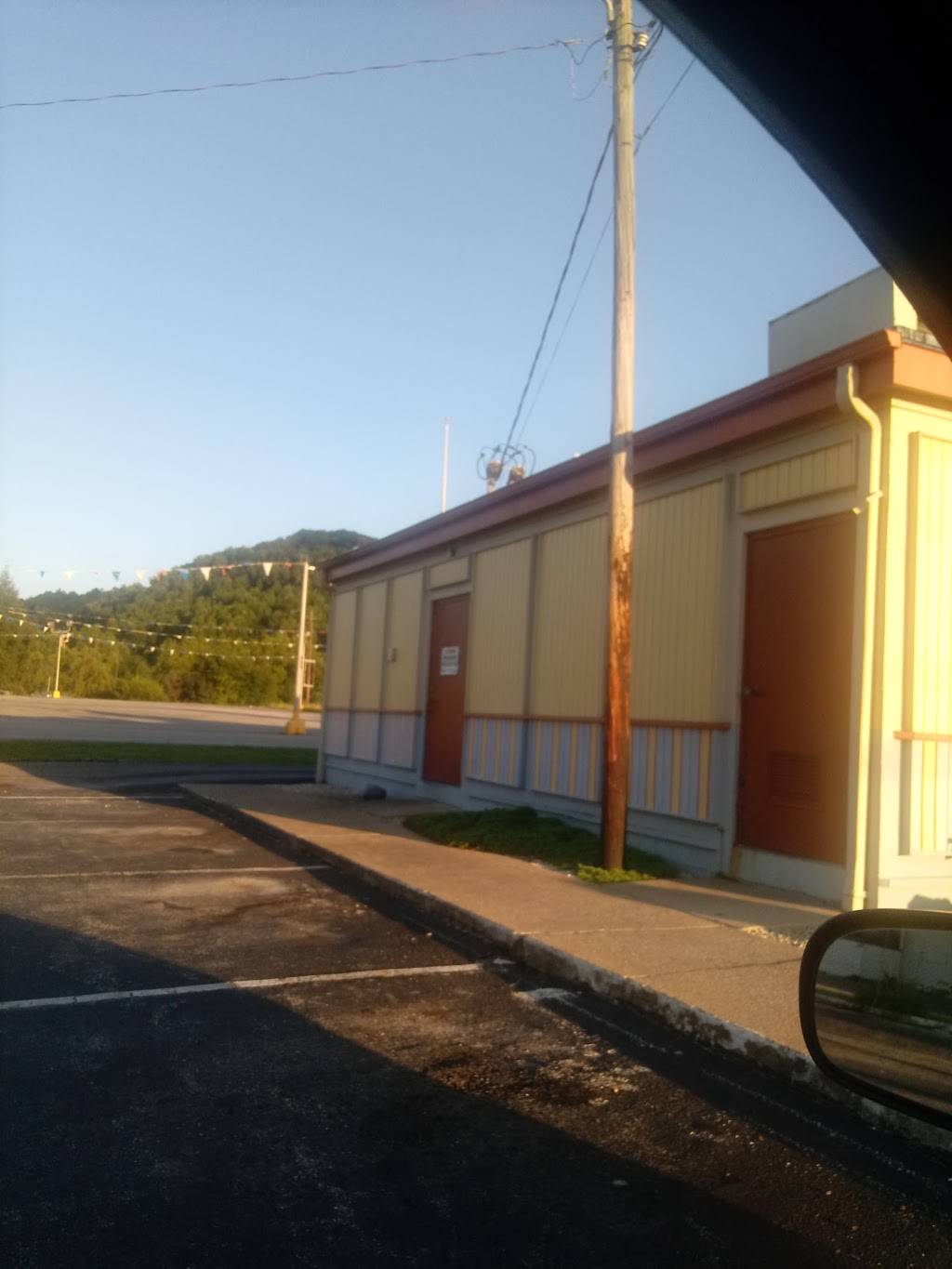 Long John Silvers | restaurant | 1335 US-25E Scenic, Barbourville, KY 40906, USA | 6065465822 OR +1 606-546-5822