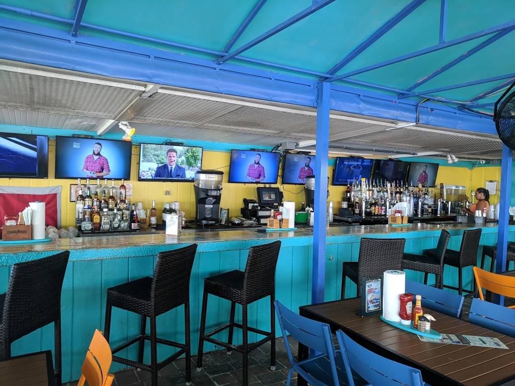 The Salty Crab Bar & Grill | restaurant | 1154 Estero Blvd, Fort Myers Beach, FL 33931, USA | 2392338224 OR +1 239-233-8224