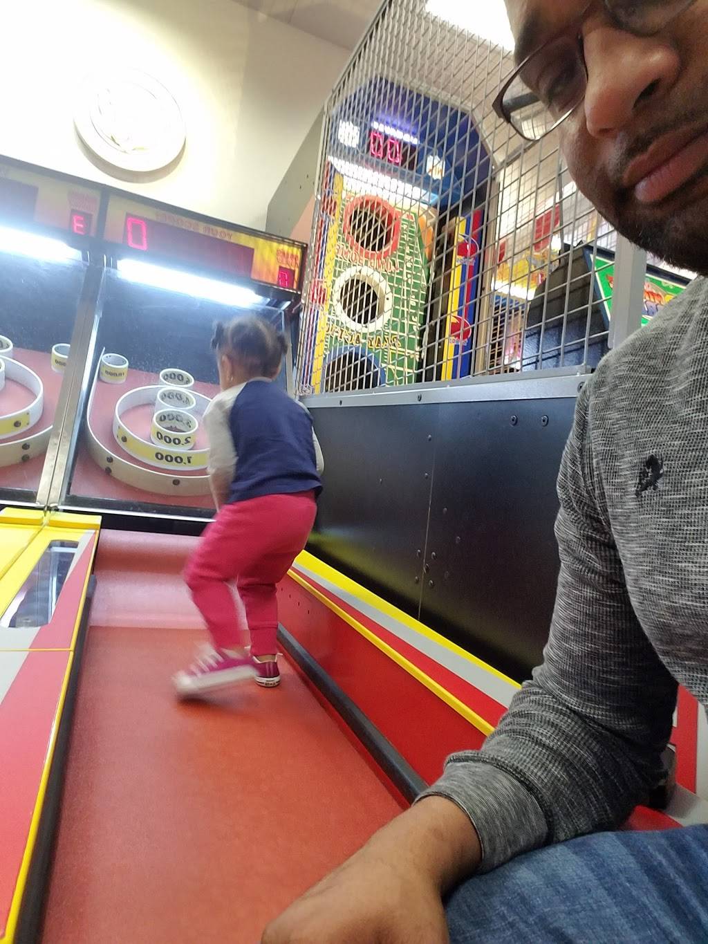 Chuck E. Cheese | restaurant | 139 Endicott St, Danvers, MA 01923, USA | 9787776274 OR +1 978-777-6274