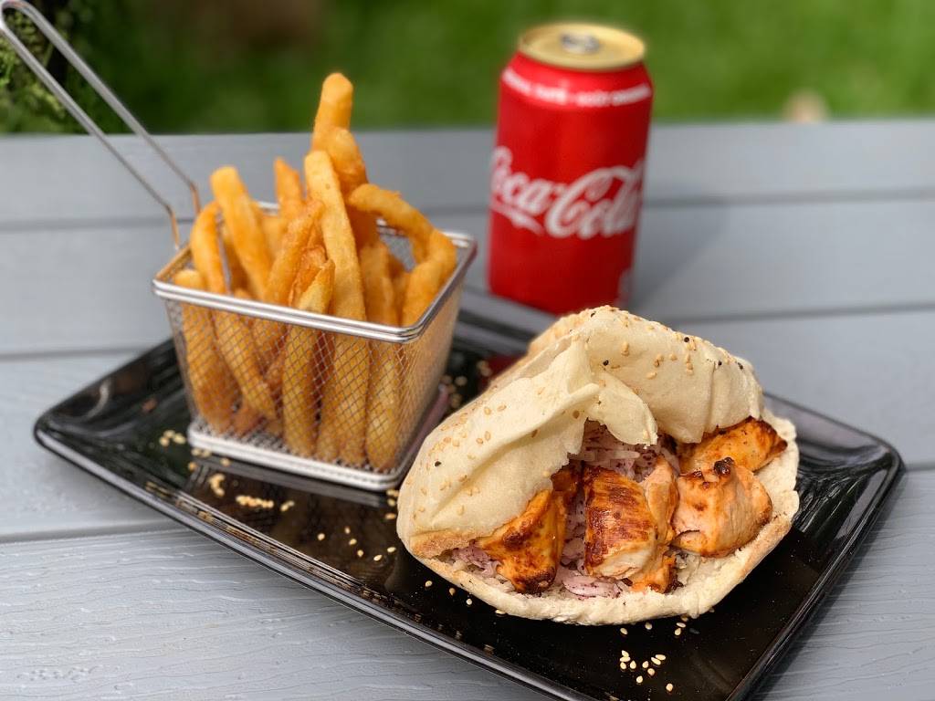 Grillade Damlaj | restaurant | 1712 Rue DOxford, Saint-Laurent, QC H4L 1B6, Canada | 5143378333 OR +1 514-337-8333