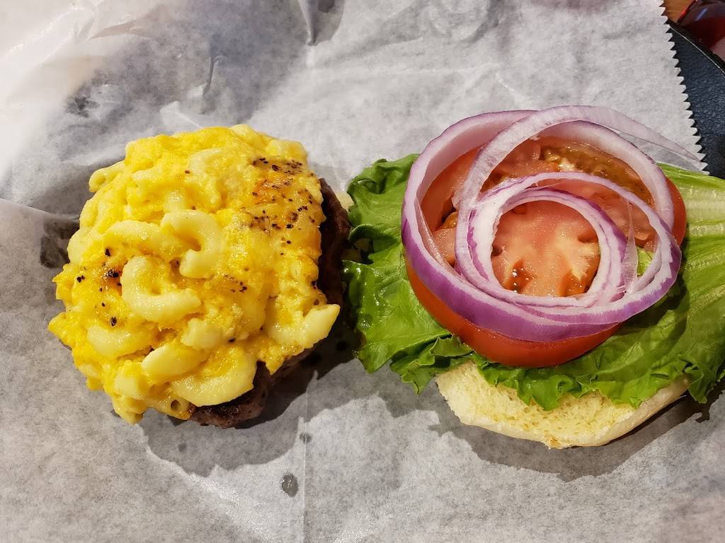 Devinos Sports Bar & Grill | restaurant | 4 Endicott St, Cincinnati, OH 45218, USA | 5139751004 OR +1 513-975-1004