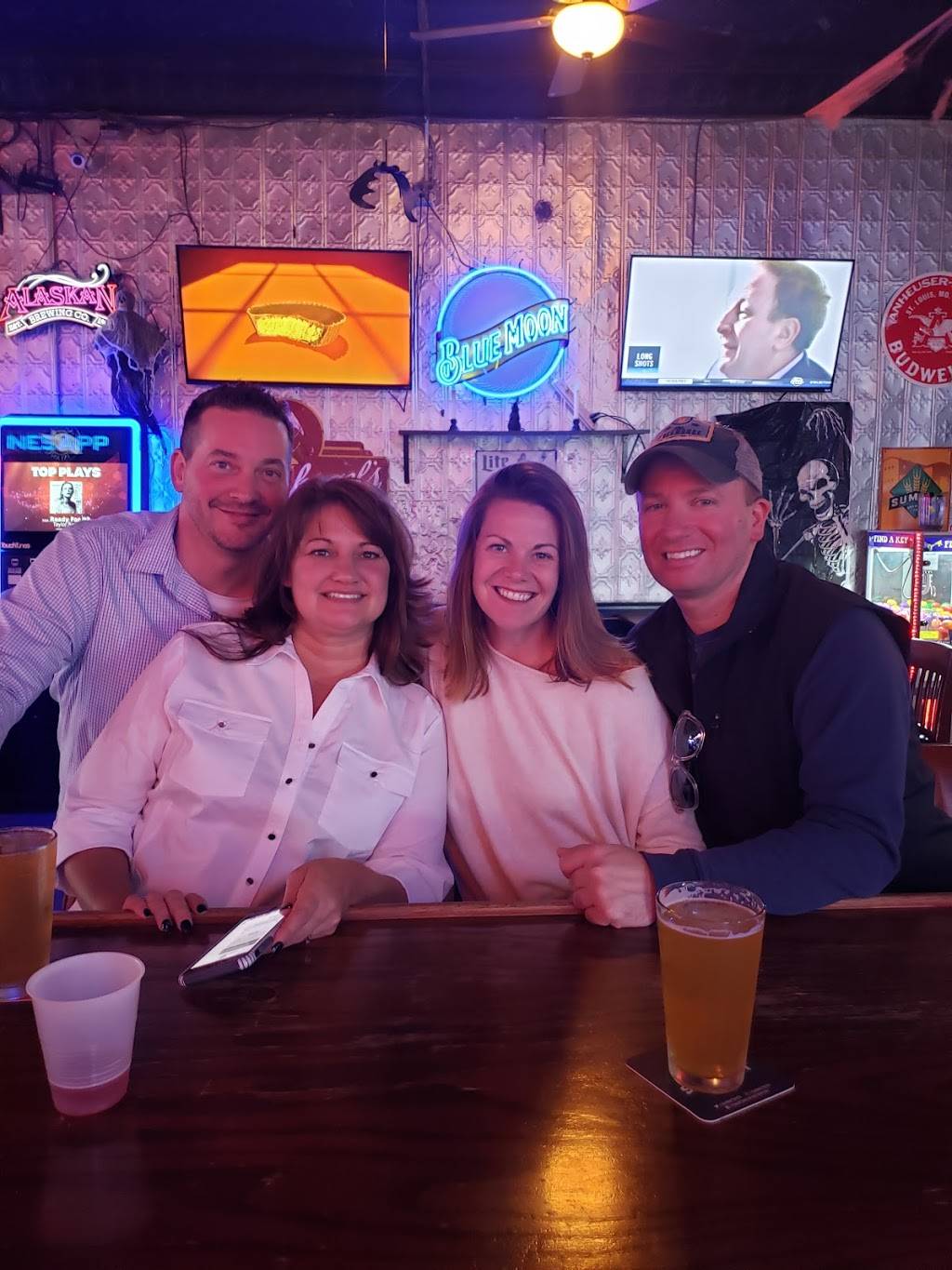 Tower Ave Tavern | restaurant | 405 Tower Ave, Superior, WI 54880, USA | 7153920484 OR +1 715-392-0484