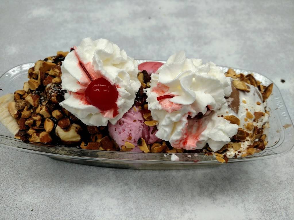 Braums Ice Cream & Burger Restaurant | restaurant | 812 S Stemmons Fwy, Lewisville, TX 75067, USA | 9722213312 OR +1 972-221-3312