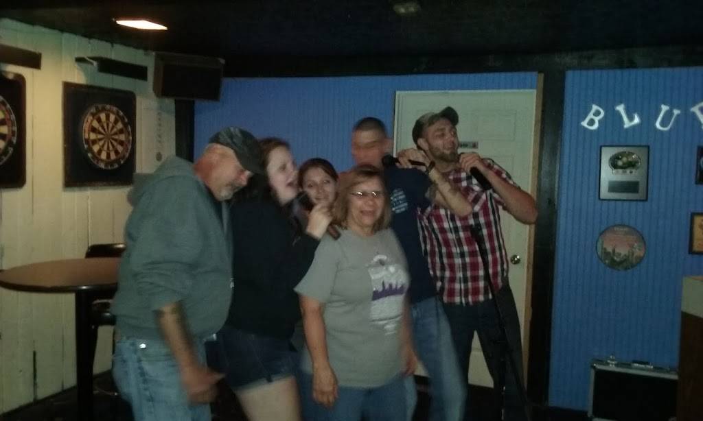 Blue Line Bar & Grill | restaurant | 4305 Brookpark Rd, Cleveland, OH 44134, USA | 4407994305 OR +1 440-799-4305