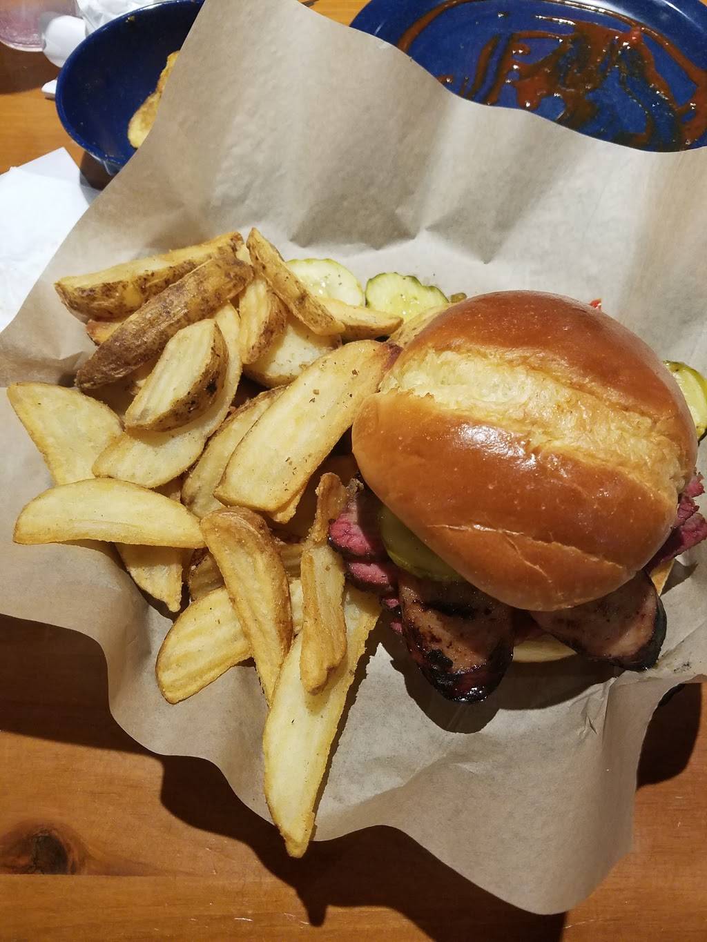 Famous Daves Bar-B-Que | restaurant | 3250 W Frye Rd, Chandler, AZ 85226, USA | 4807821212 OR +1 480-782-1212