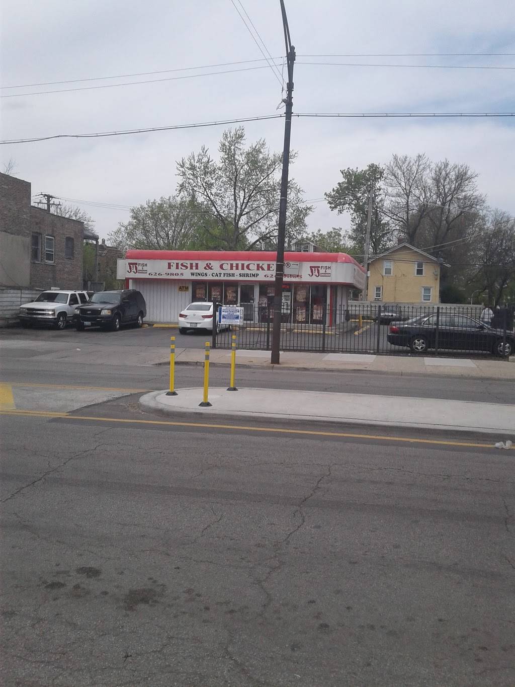 J & J Fish & Chicken | restaurant | 5500 W Chicago Ave, Chicago, IL 60651, USA | 7736269805 OR +1 773-626-9805