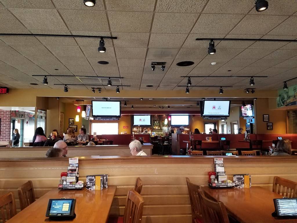 Applebees Grill + Bar | restaurant | 3100 Golf Rd, Delafield, WI 53018, USA | 2626462174 OR +1 262-646-2174