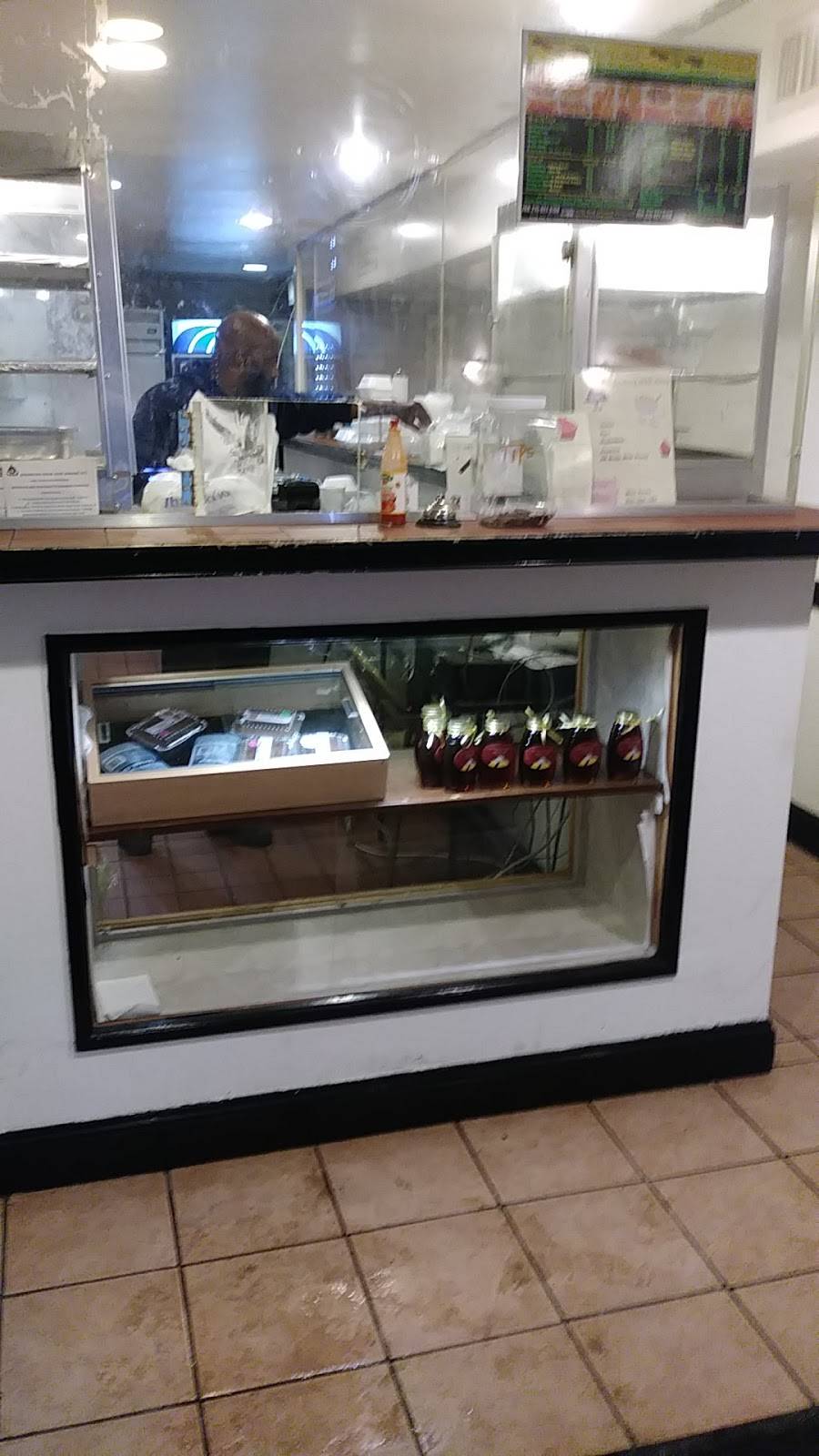 Family Spot Jamaican Restaurant | restaurant | 6722 N Broad St, Philadelphia, PA 19126, USA | 2159273000 OR +1 215-927-3000