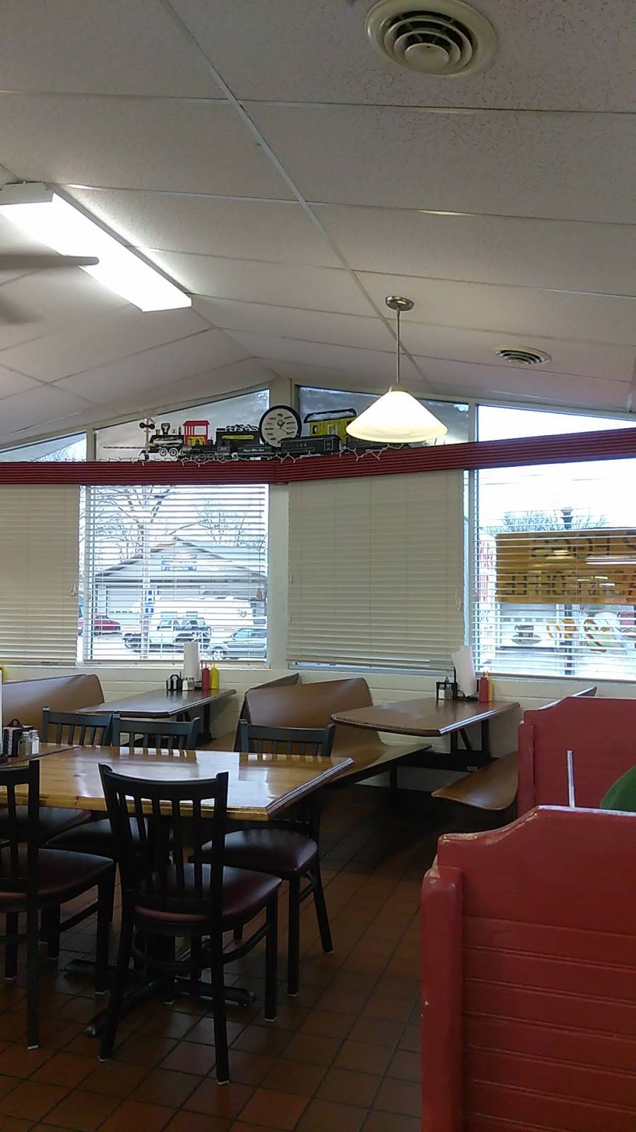 Burger Hut | restaurant | 745 N Union Ave, Alliance, OH 44601, USA | 3308234099 OR +1 330-823-4099