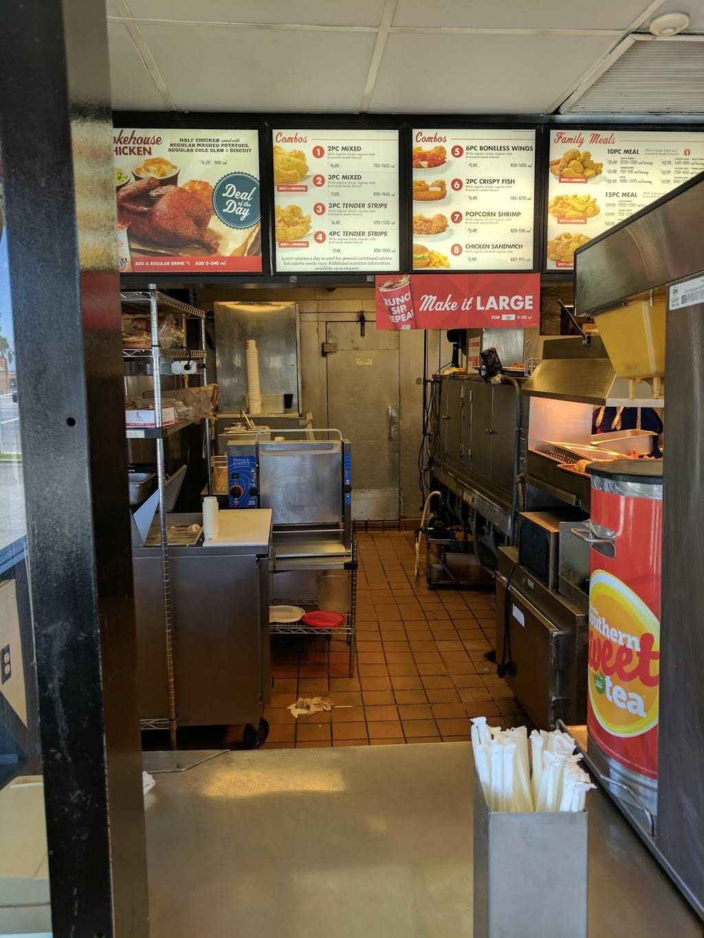 Churchs Chicken | restaurant | 912 E Foothill Blvd, Rialto, CA 92376, USA | 9094211981 OR +1 909-421-1981