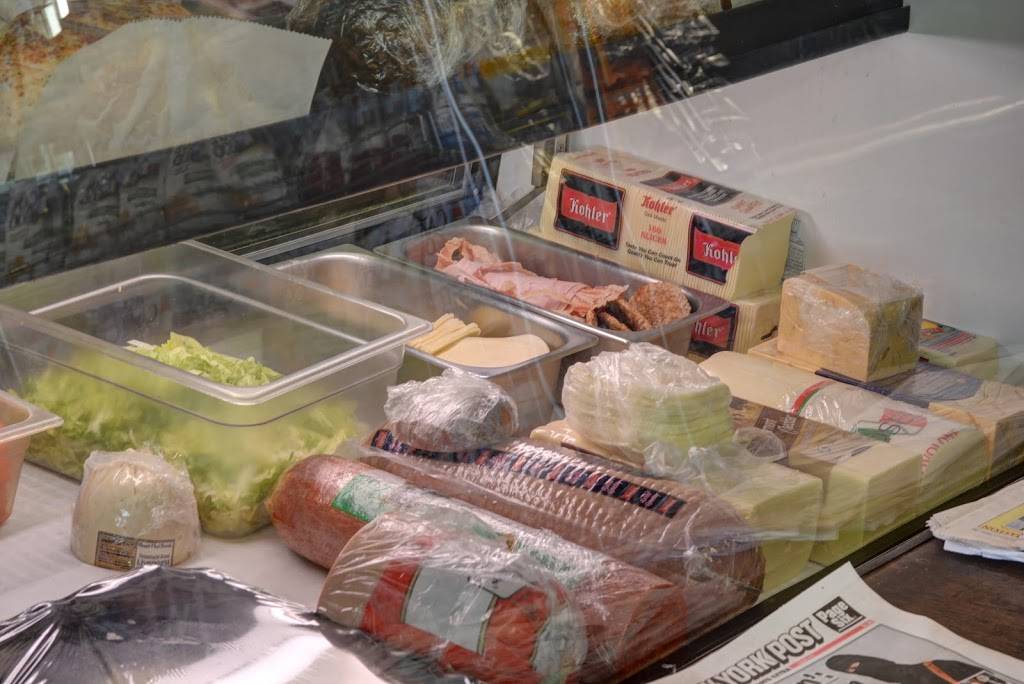 Riverton General Store | restaurant | 2 Main St, Riverton, CT 06065, USA | 8603790811 OR +1 860-379-0811