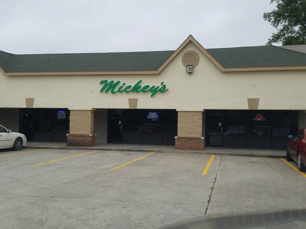 Mickeys Bar And Grill | restaurant | Farmersburg, IN 47850, USA | 8126962060 OR +1 812-696-2060