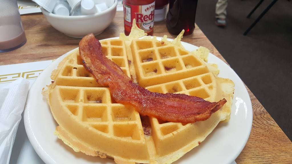 Landmark Restaurant | restaurant | 109 S Meridian Rd, Youngstown, OH 44509, USA | 3307921657 OR +1 330-792-1657