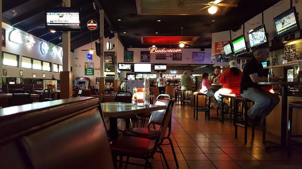 Famous Sams Sports Bar #28 | restaurant | 2048 E Irvington Rd, Tucson, AZ 85714, USA | 5208896007 OR +1 520-889-6007