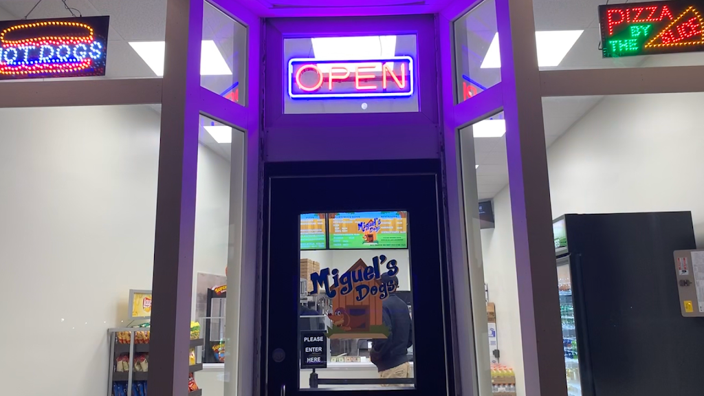 Miguels Dogs | restaurant | 1353 Purchase St, New Bedford, MA 02719, USA | 5089791209 OR +1 508-979-1209