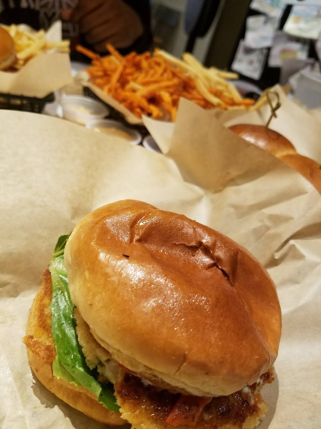 Burger 21 | restaurant | 11300 Medlock Bridge Rd SUITE 350, Johns Creek, GA 30097, USA | 4703959612 OR +1 470-395-9612