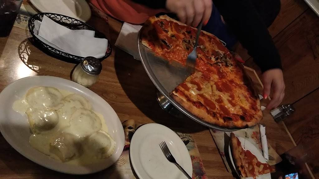 Sals Family Pizza | restaurant | 630 Main St, Monroe, CT 06468, USA | 2032681862 OR +1 203-268-1862