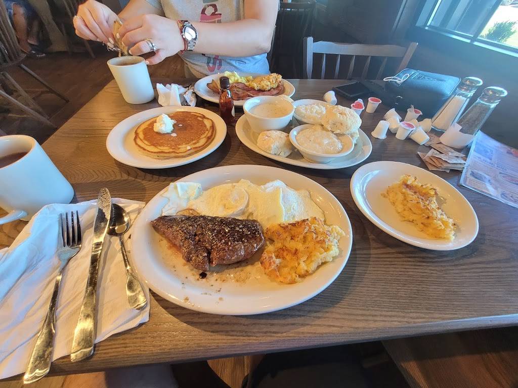Cracker Barrel Old Country Store | restaurant | 9370 Theater Dr, Gibsonton, FL 33534, USA | 8137412744 OR +1 813-741-2744