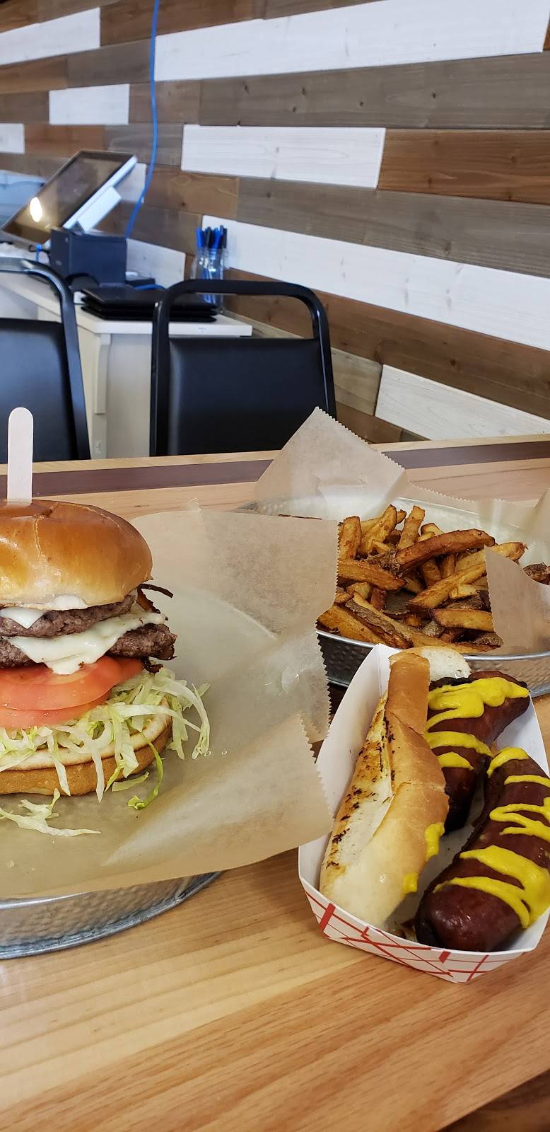 Chuck Wagon | restaurant | 201-B Ives Rd, Wallingford, CT 06492, USA | 2036784395 OR +1 203-678-4395