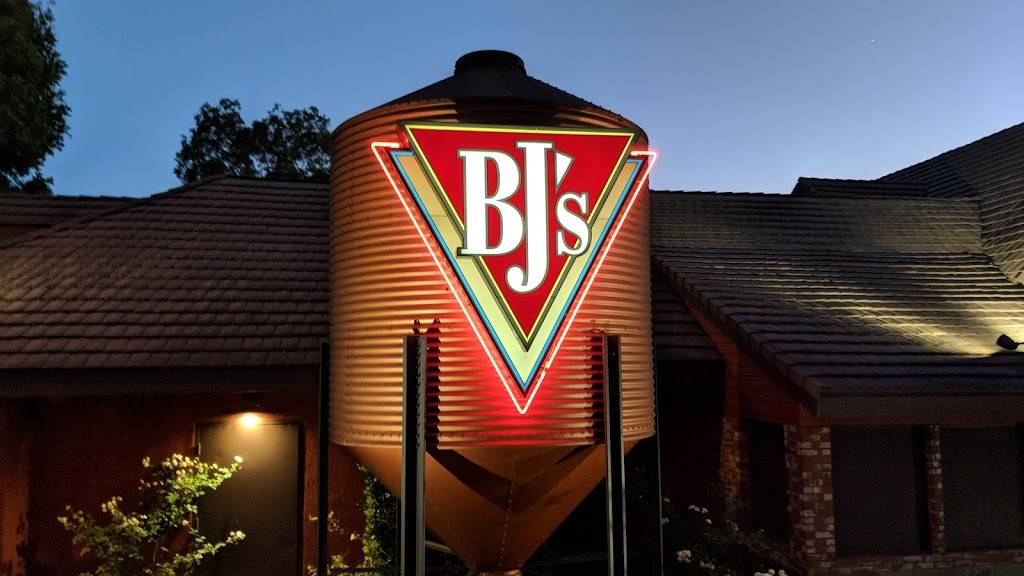 BJs Restaurant & Brewhouse | restaurant | 107 South First Street, Burbank, CA 91502, USA | 8185570881 OR +1 818-557-0881