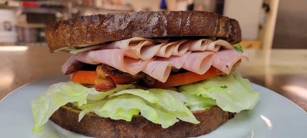 Mulligans Bar and Grill | restaurant | 2000 Bluewater Blvd, Niceville, FL 32578, USA | 8508422195 OR +1 850-842-2195