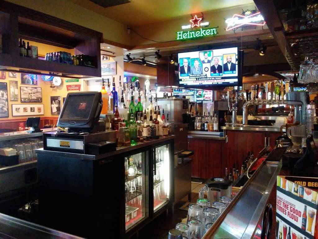 Red Robin Gourmet Burgers and Brews | restaurant | 419 N McKinley St, Corona, CA 92879, USA | 9517371130 OR +1 951-737-1130