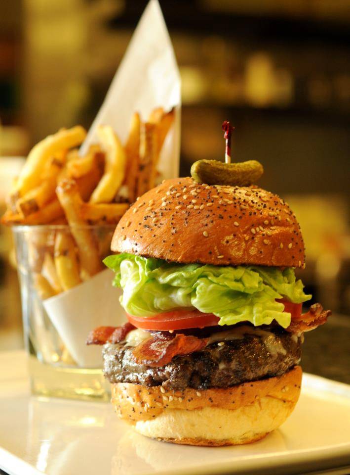 Federal American Grill | restaurant | 510 Shepherd Dr, Houston, TX 77007, USA | 7138637777 OR +1 713-863-7777