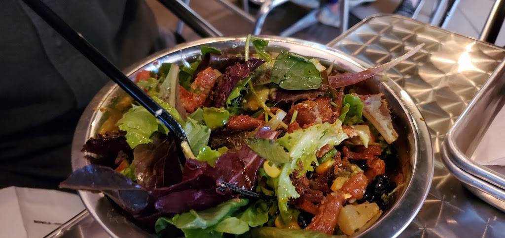 Luckys Spitfire | restaurant | S74W17090 Janesville Rd, Muskego, WI 53150, USA | 4145261220 OR +1 414-526-1220