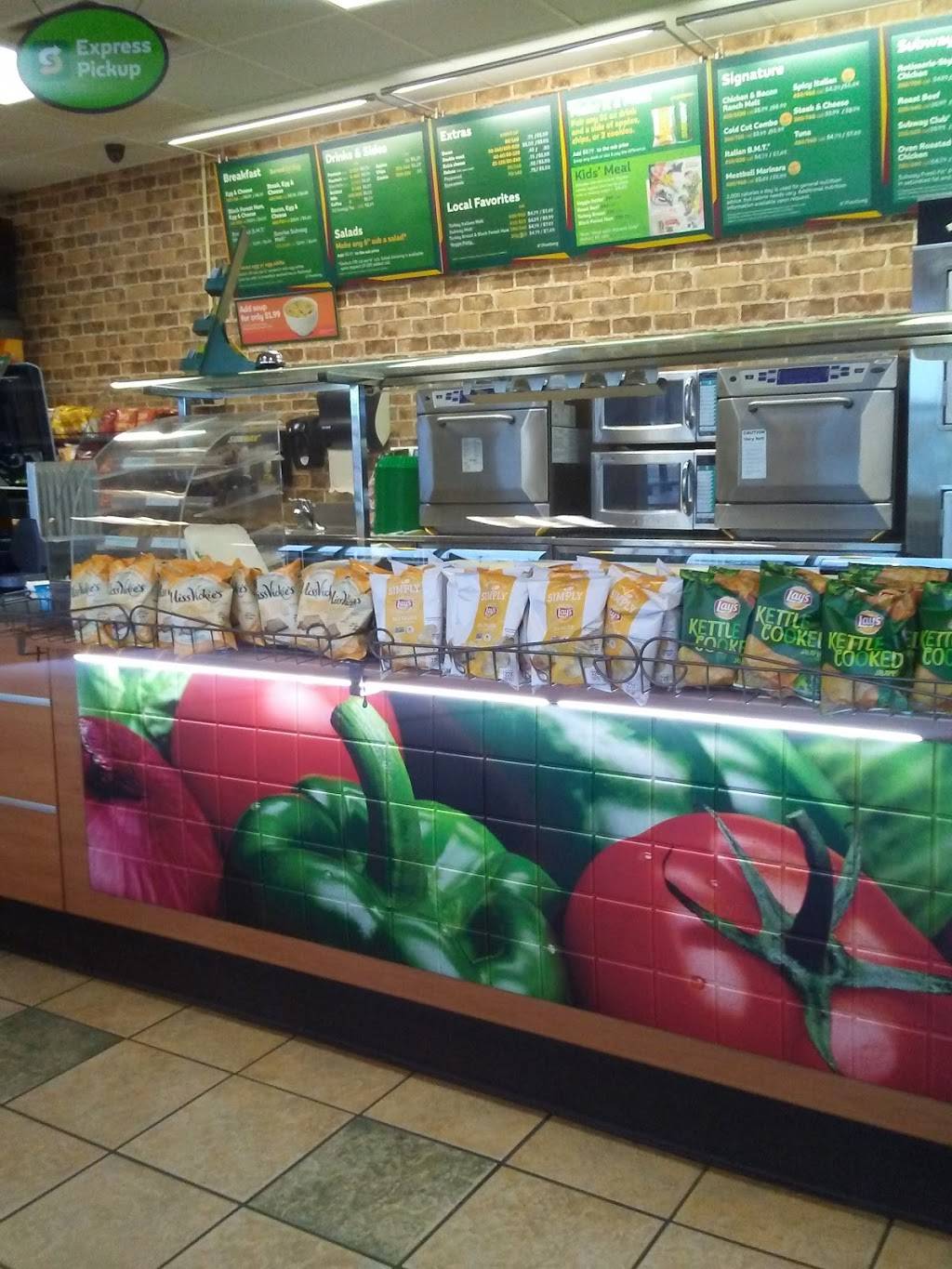 Subway | meal takeaway | 2417 N Main St, Hutchinson, KS 67502, USA | 6206698811 OR +1 620-669-8811