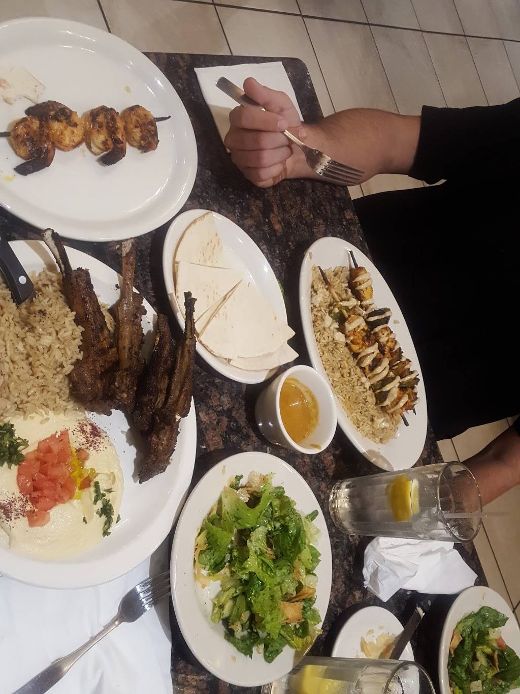 Zaytoona | restaurant | 129 W 7th St, Hanford, CA 93230, USA | 5595303085 OR +1 559-530-3085