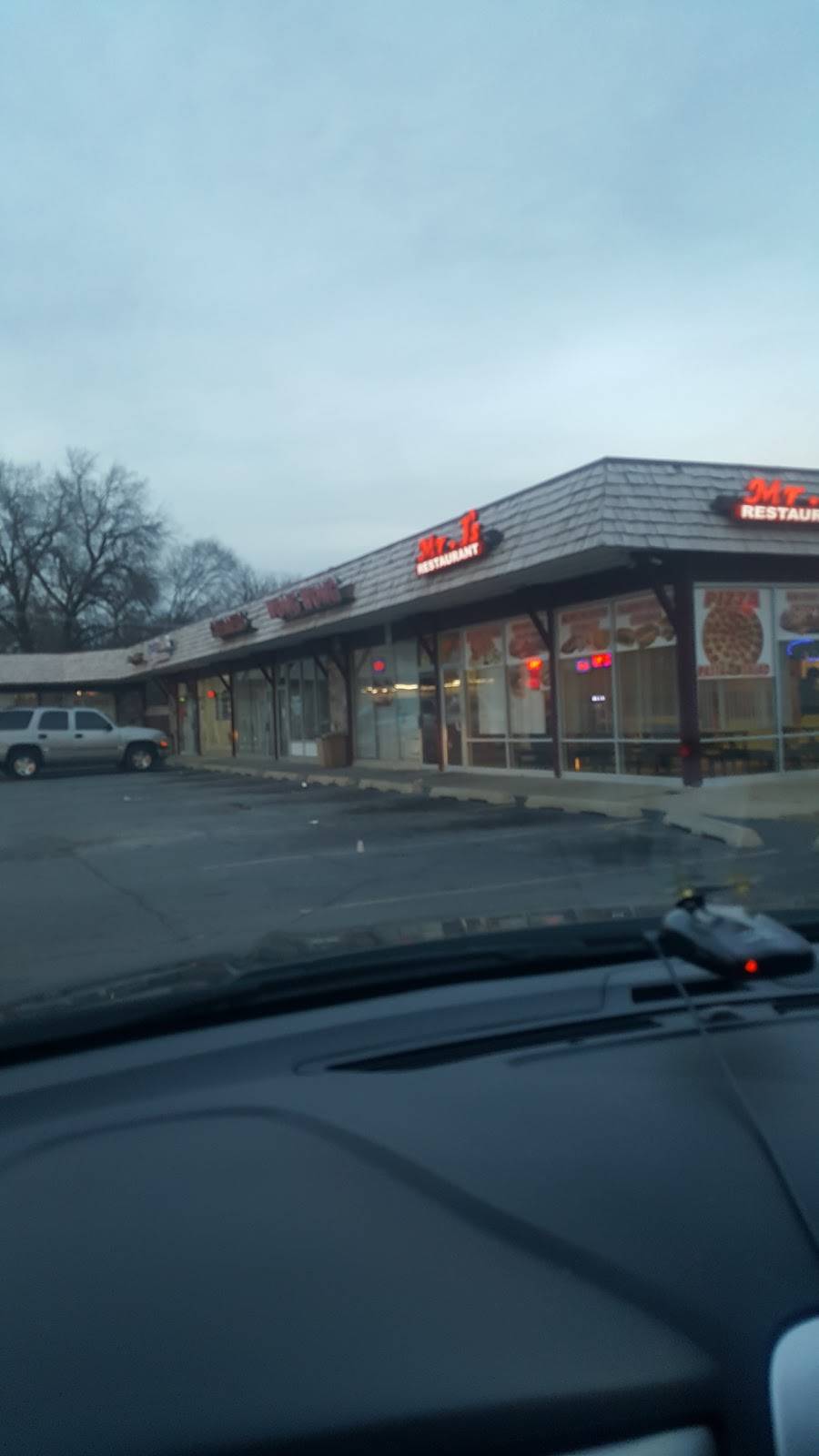 Wong Wong Chinese Restaurant | restaurant | 3703 Auburn St, Rockford, IL 61101, USA | 8159641388 OR +1 815-964-1388