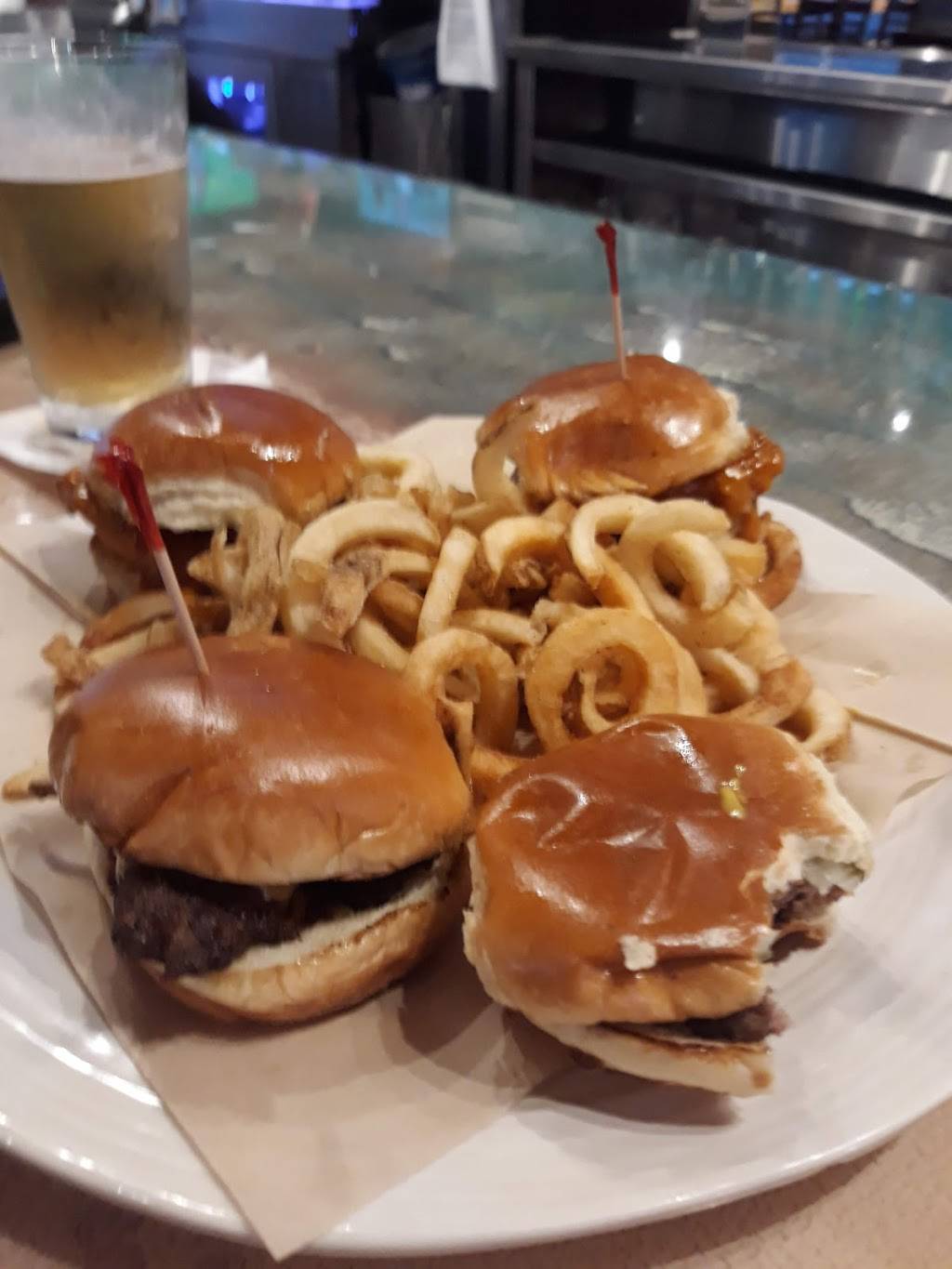 Hooters of Memphis Southeast | meal takeaway | 7535 Winchester Rd, Memphis, TN 38125, USA | 9016248262 OR +1 901-624-8262